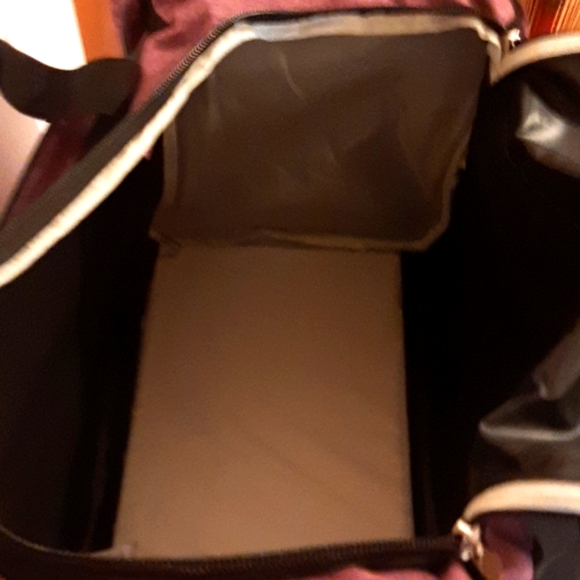 Large Weekender Bag.     Smoke free home - Picture 3 of 6